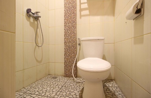 Sinduharjo Hotel | RedDoorz Plus @ Jalan Damai 2