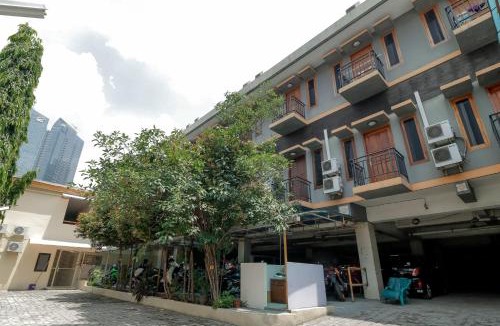 Semanggi House | RedDoorz Plus near Ciputra World Kuningan 2