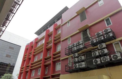 Jaka Sampurna House | RedDoorz Plus near Galaxy Bekasi