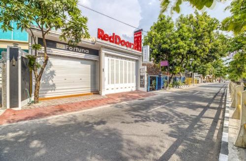 Yogyakarta House | RedDoorz Plus near Gembira Loka Zoo 2