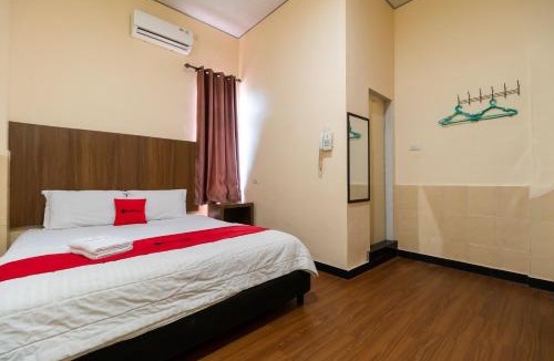 Pematangsiantar Hotel | RedDoorz Plus near Ramayana Pematangsiantar