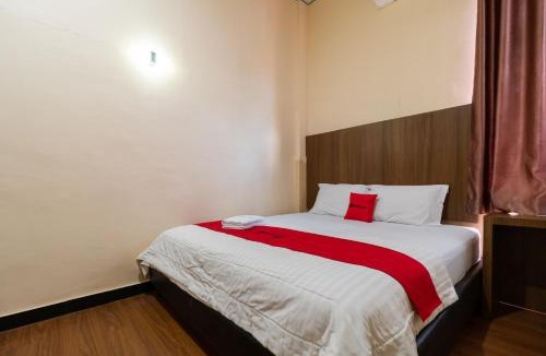 Pematangsiantar Hotel | RedDoorz Plus near Ramayana Pematangsiantar