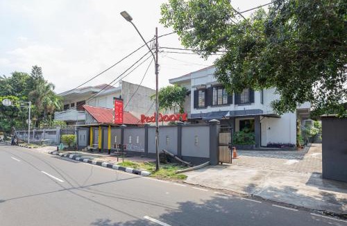 Kemanggisan House | RedDoorz Plus near Mall Slipi Jaya