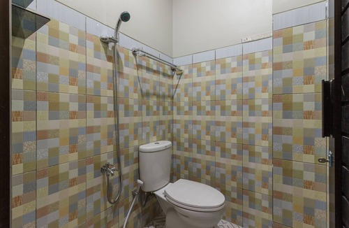 Manado Hotel | RedDoorz Plus near Pantai Malalayang Manado