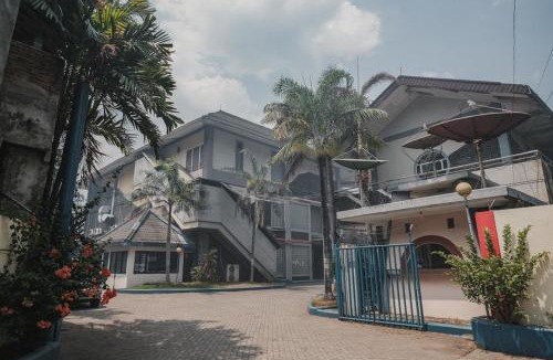 Merak Hotel | RedDoorz Plus near Pelabuhan Merak