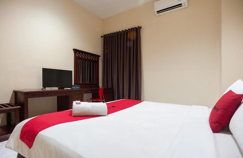 Melawai Hotel | RedDoorz Plus near Plaza Blok M