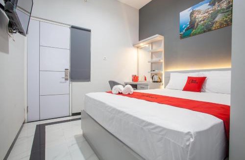 Dinoyo House | RedDoorz Plus near Politeknik Negeri Malang