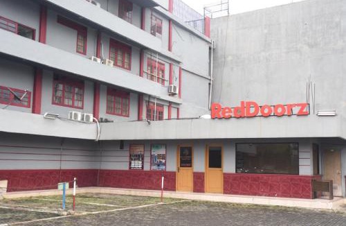 Menteng House | RedDoorz Plus near RSCM Jakarta