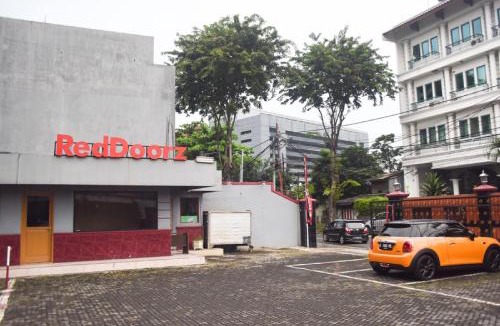 Menteng House | RedDoorz Plus near RSCM Jakarta