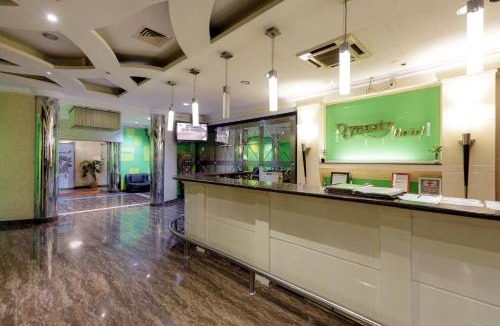 Cilegon Hotel | RedDoorz Plus near Simpang Tiga Tritayasa Cilegon