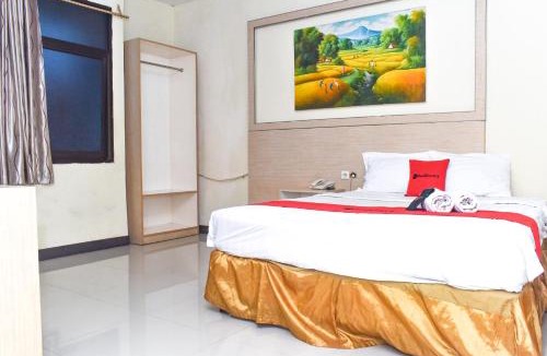 Biringkanya Hotel | RedDoorz Plus near Sultan Hasanuddin Airport
