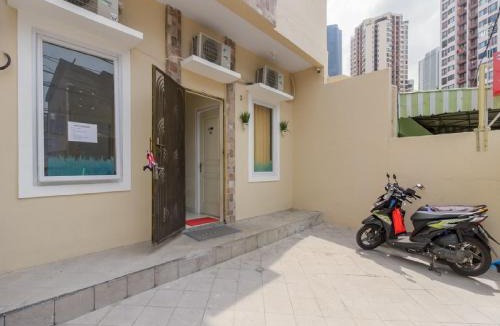 Karet House | RedDoorz Plus near Taman Rasuna Menteng