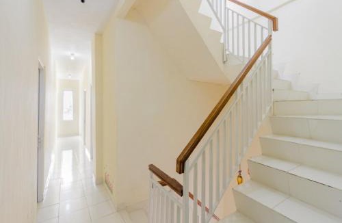 Karet House | RedDoorz Plus near Taman Rasuna Menteng