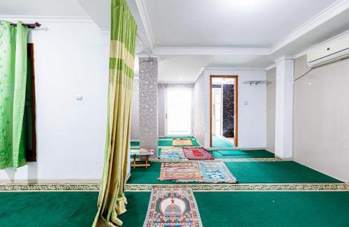 Waru Hotel | RedDoorz Syariah at Delta Sari Aloha Waru
