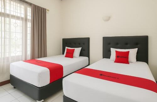 Sangkanurip Hotel | RedDoorz Syariah at Flamboyan Indah Kuningan