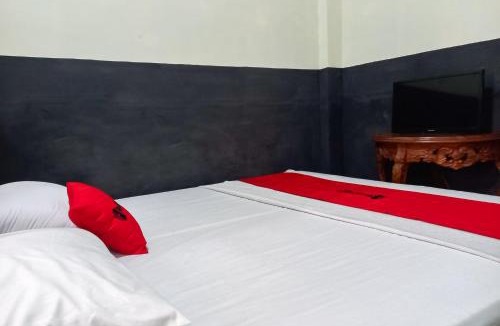 Sungai Penuh Hotel | RedDoorz Syariah at Penginapan Queen Sungai Penuh