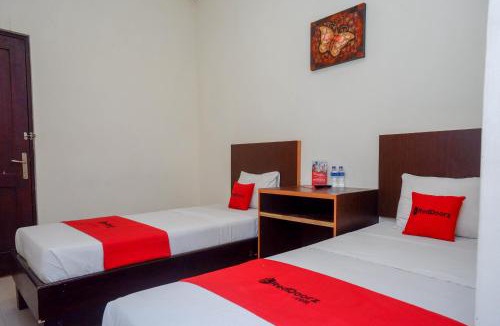 Pogung Lor Hotel | RedDoorz Syariah At Namira Hotel