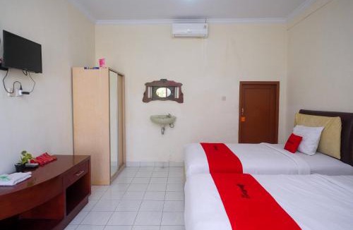 Wonosari Hotel | RedDoorz Syariah near Alun Alun Wonosari