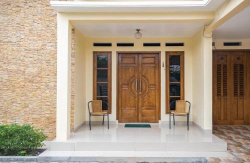 Kalimalang House | RedDoorz Syariah near Grand Kota Bintang