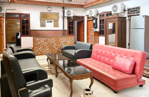 Tulungagung Hotel | RedDoorz Syariah Near Alun-Alun Tulungagung