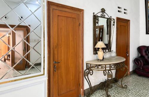 Tulungagung Hotel | RedDoorz Syariah Near Alun-Alun Tulungagung