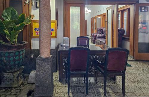 Tulungagung Hotel | RedDoorz Syariah Near Alun-Alun Tulungagung