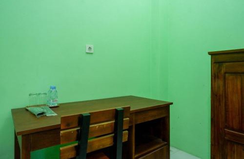 Mlati Hotel | RedDoorz Syariah near Monumen Jogja Kembali
