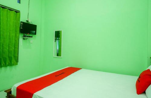 Mlati Hotel | RedDoorz Syariah near Monumen Jogja Kembali