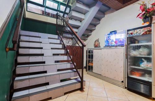 Samarinda Hotel | RedDoorz Syariah near Pasar Pagi Samarinda