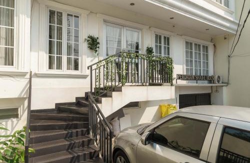 Pancoran House | RedDoorz Syariah Plus near Pancoran 2