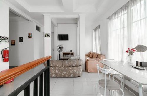 Pancoran House | RedDoorz Syariah Plus near Pancoran 2