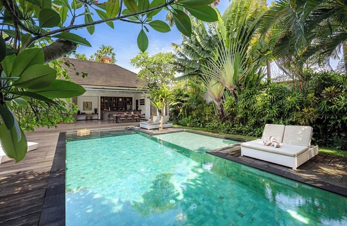 Sunset Road Villa | Redesigned Villa Amba Laba | 4 min to Seminyak Beach
