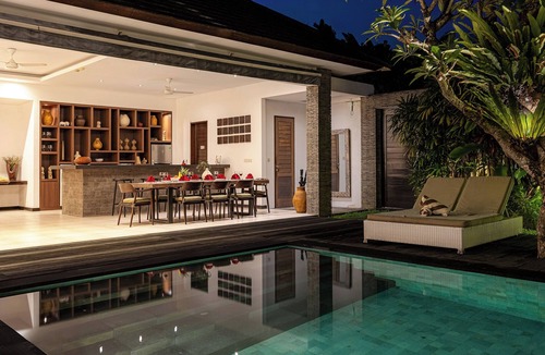 Sunset Road Villa | Redesigned Villa Amba Laba | 4 min to Seminyak Beach