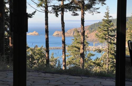 Port Orford Villa | Redfish Rocks Villas - Blue