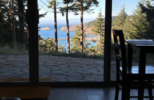 Port Orford Villa | Redfish Rocks Villas - Blue