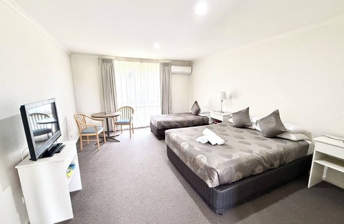 Mathoura Hotel | Redgum Motel