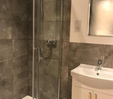 Farnham House | Redhill Lodge