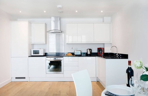 Redhill Apartment | Redhill Queensgate Apartment A