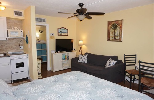 North Redington Beach Apartment | Redington Surf Resort 03 Studio