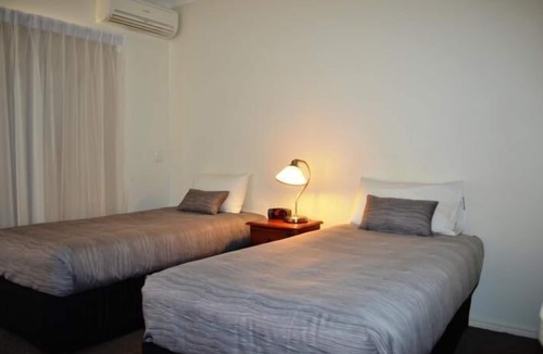 Redland Bay Hotel | Redland Bay Motel