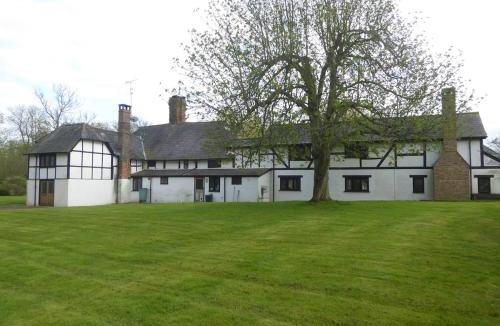 Pulborough House | Redlands cottage self check in!