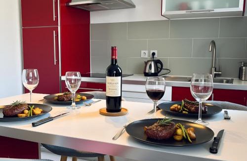 Saint - Martin - du - Touch Apartment | RedLounge - Appartement avec Piscine et Jardin