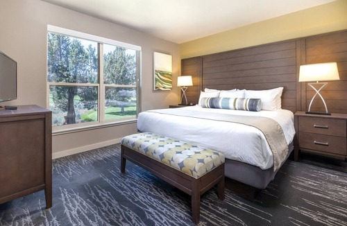 Redmond Resort | Redmond | High Desert Easy Access Stay | Pool + Trails | 2BR Ground Floor