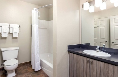 Redmond Resort | Redmond | High Desert Scenic Stay | Pool + Trails | 2BR Upper Floor
