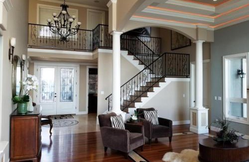 Federal Way House | Redondo waterfront house with a private room