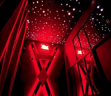 Llupia Apartment | REDROOMX Loveroom