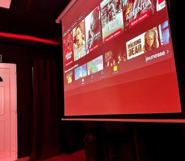 Llupia Apartment | REDROOMX Loveroom