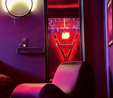 Llupia Apartment | REDROOMX Loveroom