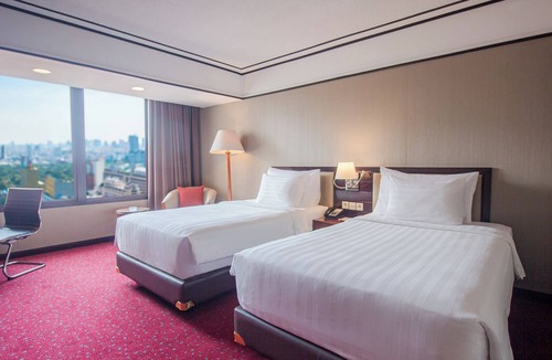 Gambir Hotel | REDTOP Hotel & Convention Center