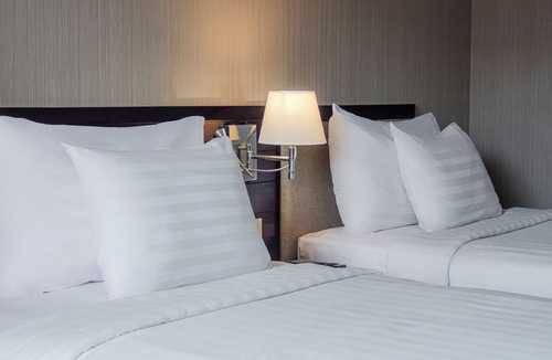Gambir Hotel | REDTOP Hotel & Convention Center